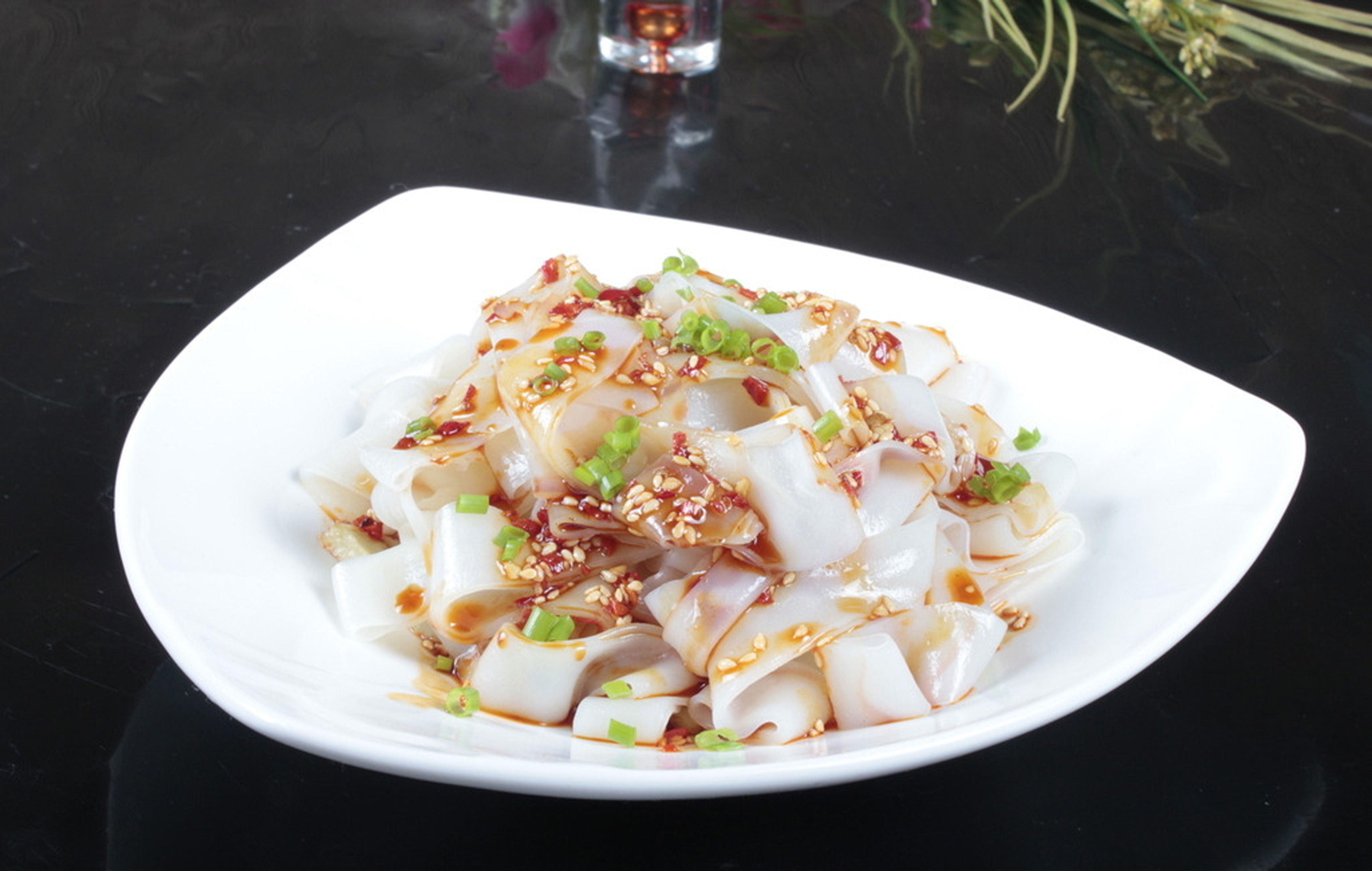 中國風(fēng)正宗涼皮美食海報設(shè)計(jì)圖片免費(fèi)下載_高清png素材_編號81lrumym1